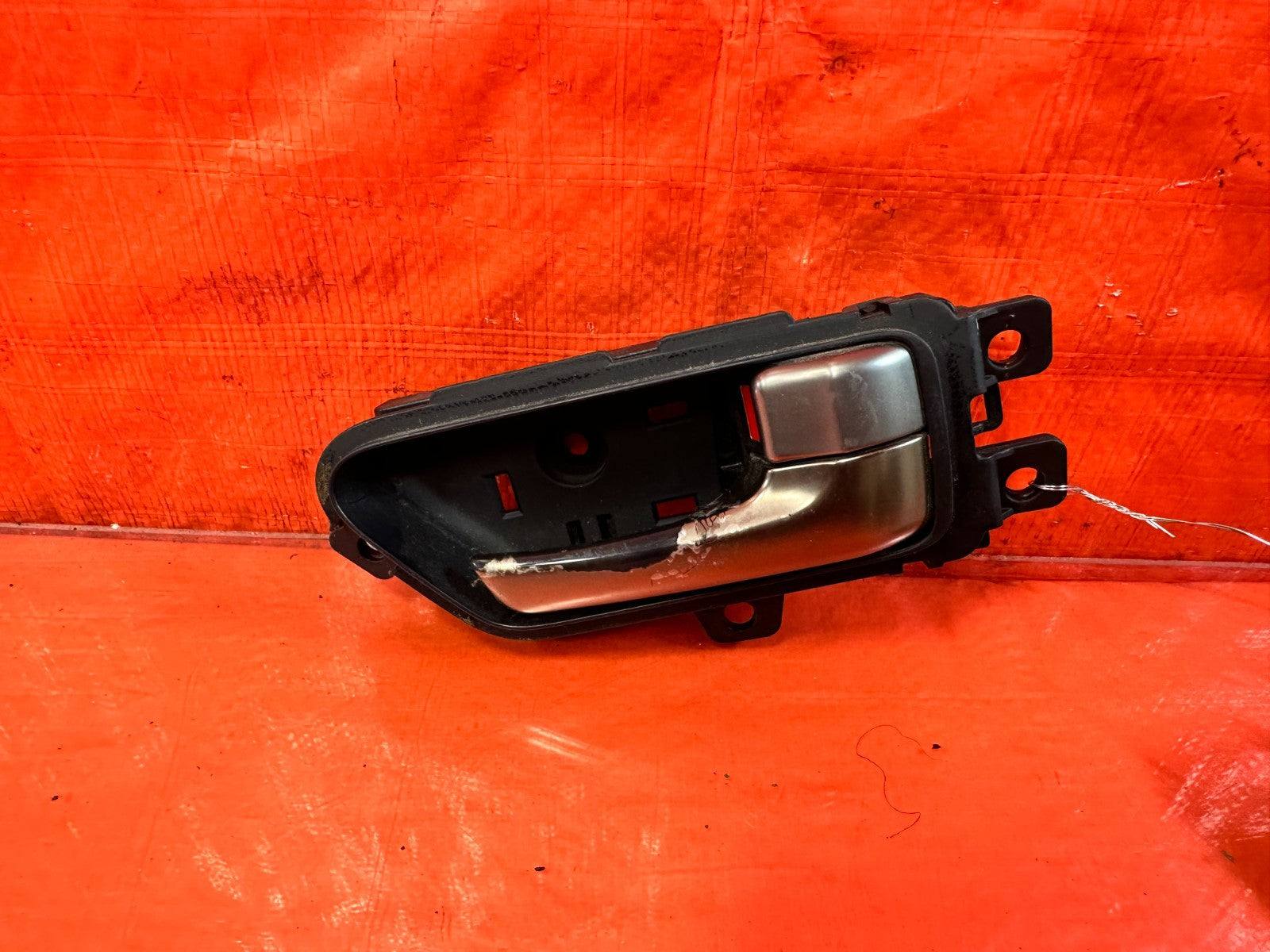 10 16 HYUNDAI GENESIS COUPE   PASSENGER RIGHT   INTERIOR DOOR HANDLE   OEM 2991