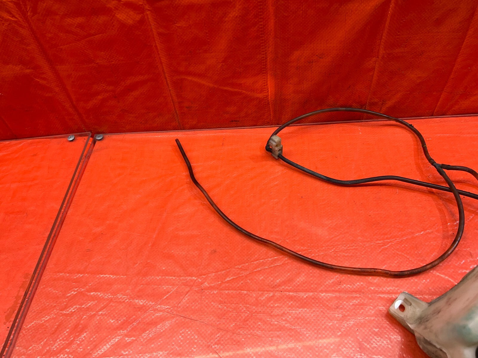 94 96 ACURA INTEGRA SEDAN WINDSHIELD WIPER RESERVOIR TANK W/ MOTOR & LINES #15910
