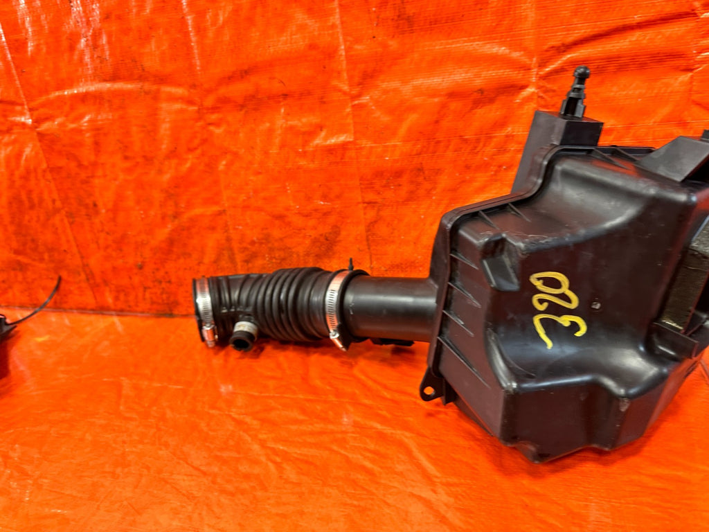 08 15 INFINITI G37 COUPE  RIGHT AIR FILTER HOUSING INTAKE BOX ARM   OEM #3208
