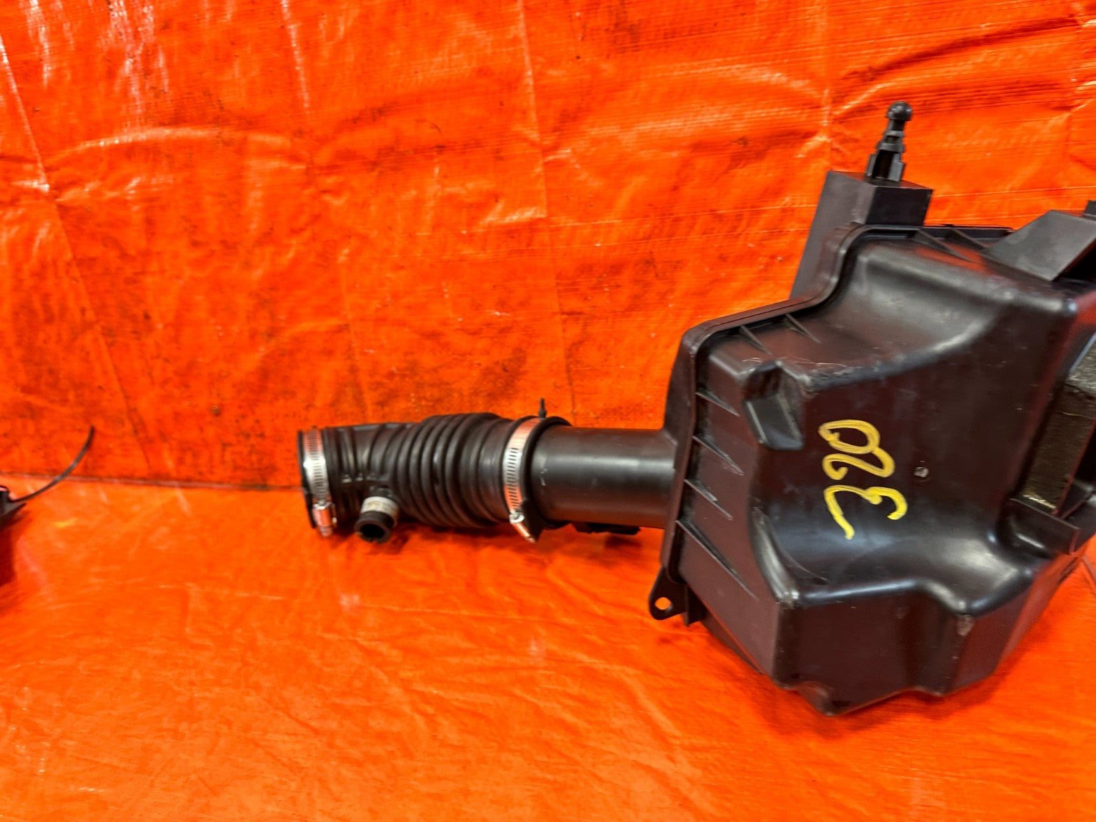 08 15 INFINITI G37 COUPE  RIGHT AIR FILTER HOUSING INTAKE BOX ARM   OEM #3208