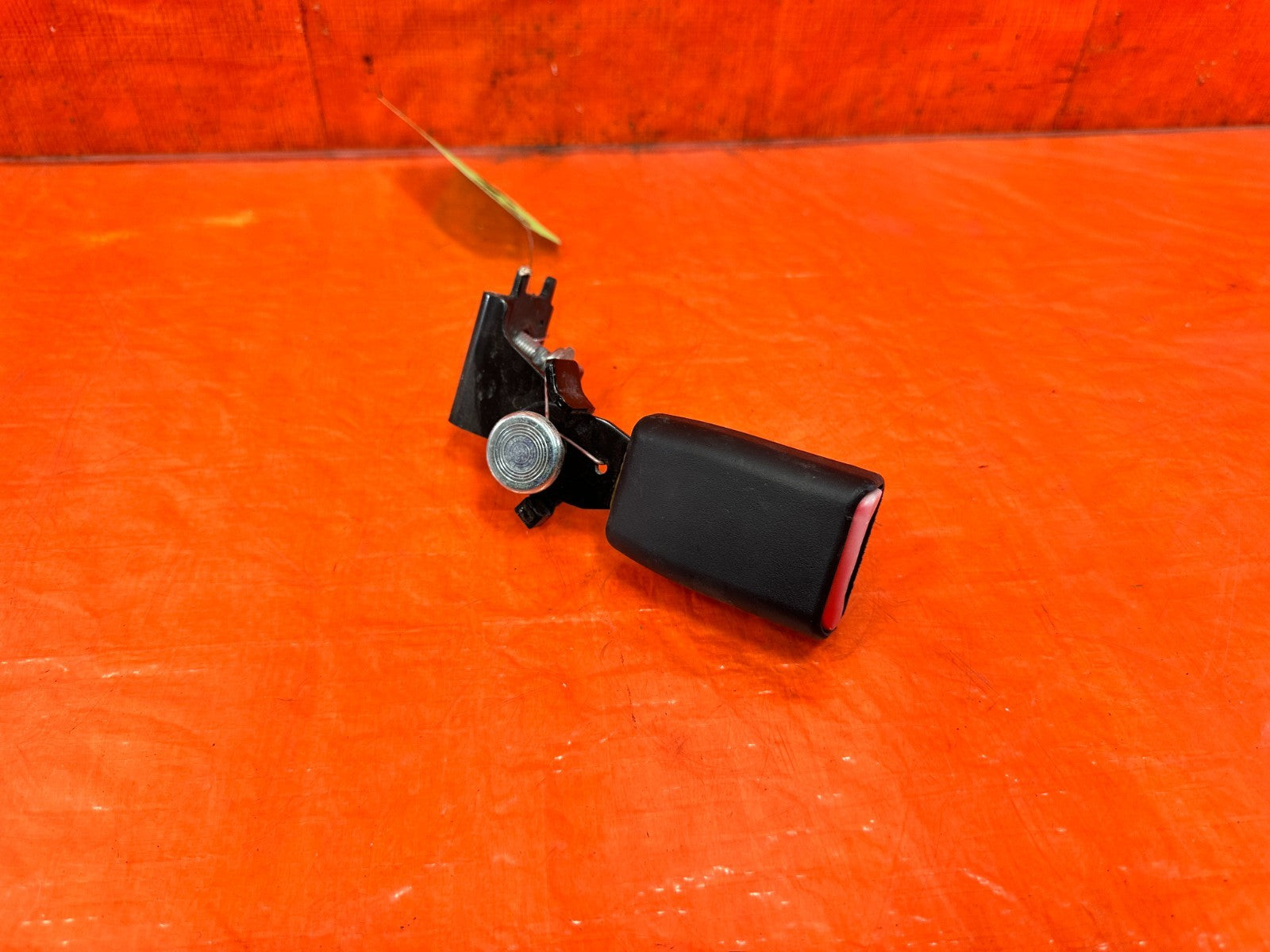2013 13  HYUNDAI GENESIS COUPE   DRIVER LEFT REAR SEAT BELT CLIP   OEM #2991