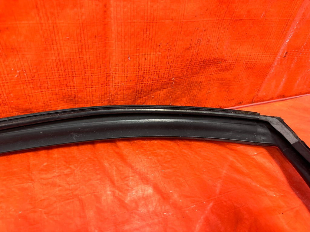 04 08 ACURA TSX   DRIVER LEFT REAR WINDOW GLASS RUN CHANNEL   OEM #2759