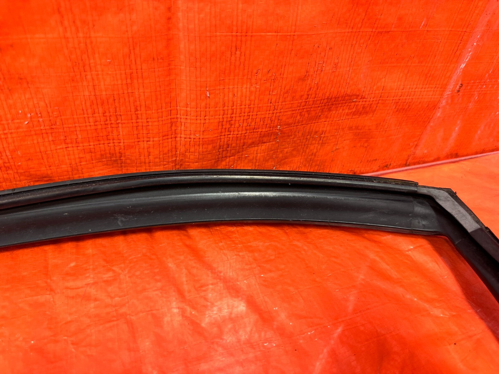 04 08 ACURA TSX   DRIVER LEFT REAR WINDOW GLASS RUN CHANNEL   OEM #2759