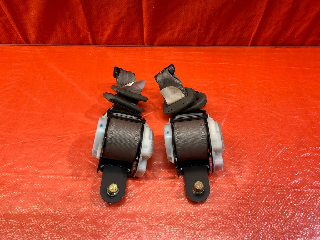 02 06 ACURA RSX TYPE S & BASE   REAR SEAT BELT SET LEFT RIGHT   TAN   OEM #1490