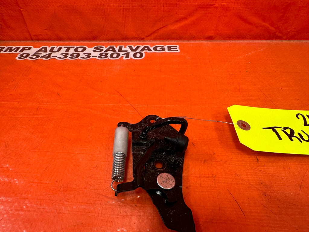 08 15 INFINITI G37 & Q60    2D COUPE   TRUNK STRIKER HOOK LATCH LOCK   OEM #2455