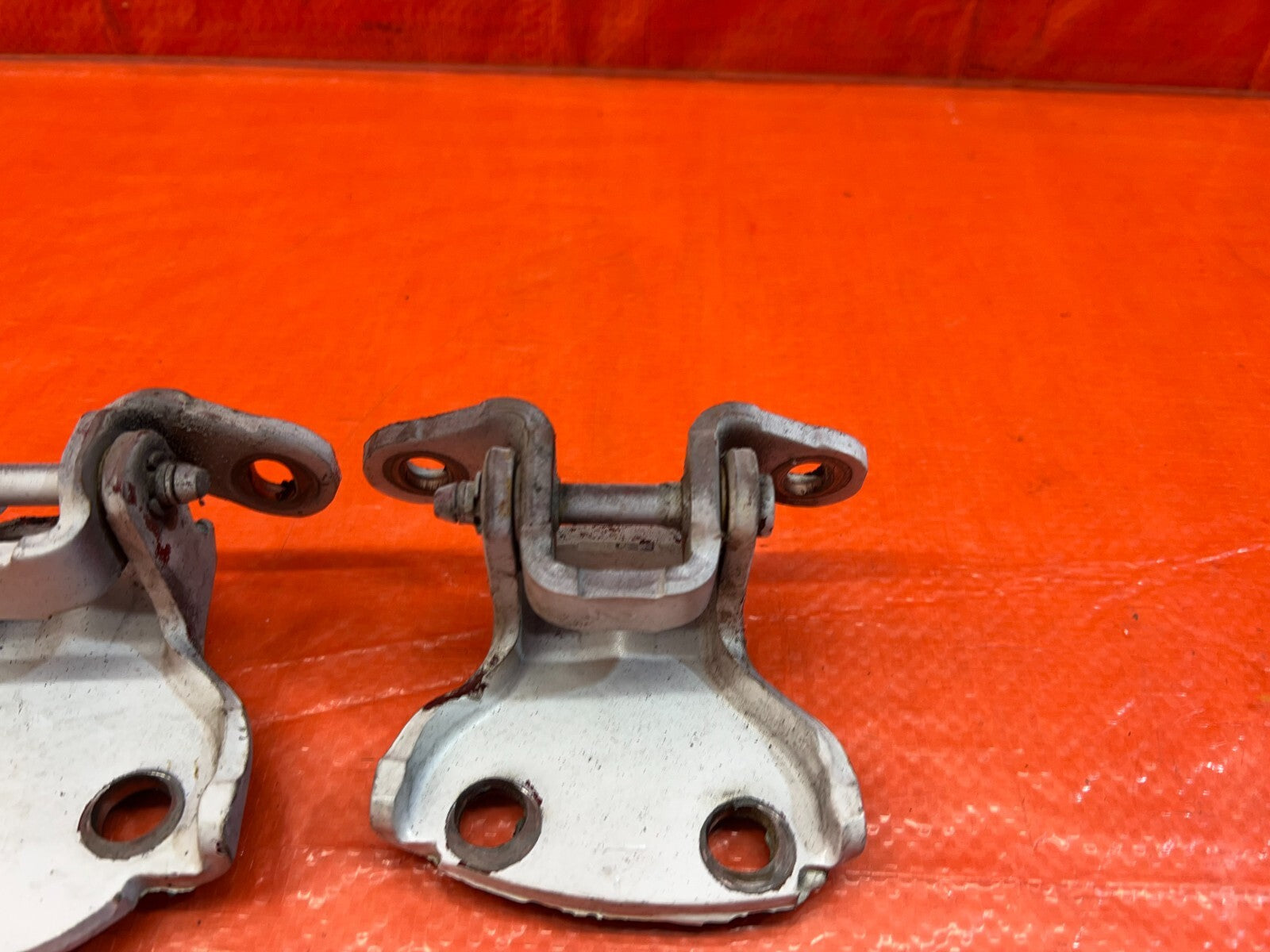 90 01 ACURA INTEGRA SEDAN 4D   DOOR HINGE SET UPPER & LOWER   LEFT REAR OEM #1656