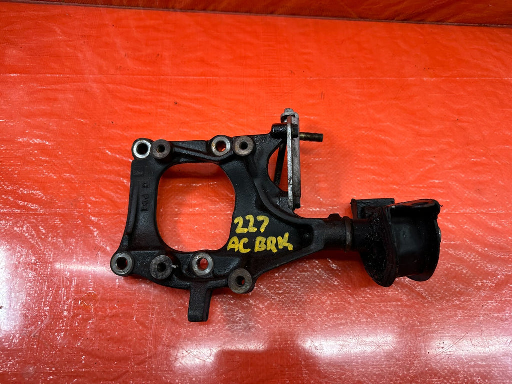 92 95 HONDA CIVIC   D16Z6 D15B7 AIR CONDITIONING AC COMPRESSOR PUMP BRACKET #2270