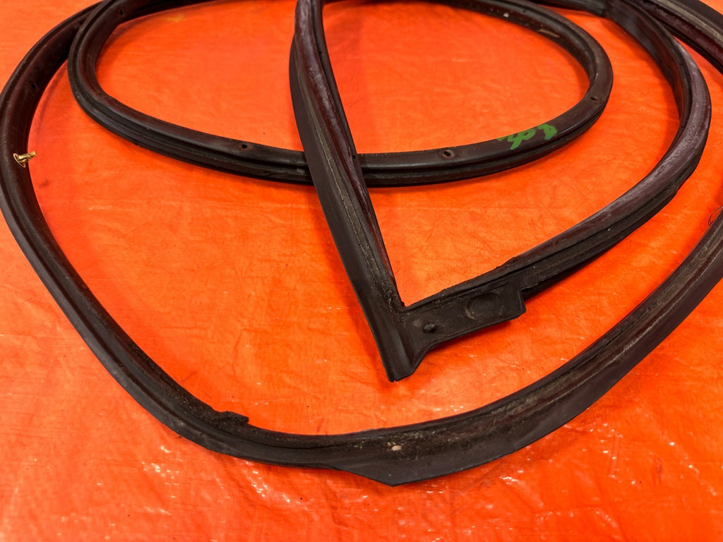 02 05 HONDA CIVIC SI EP3 HATCH   RIGHT   DOOR WEATHER STRIP TRIM SEAL GASKET 3081