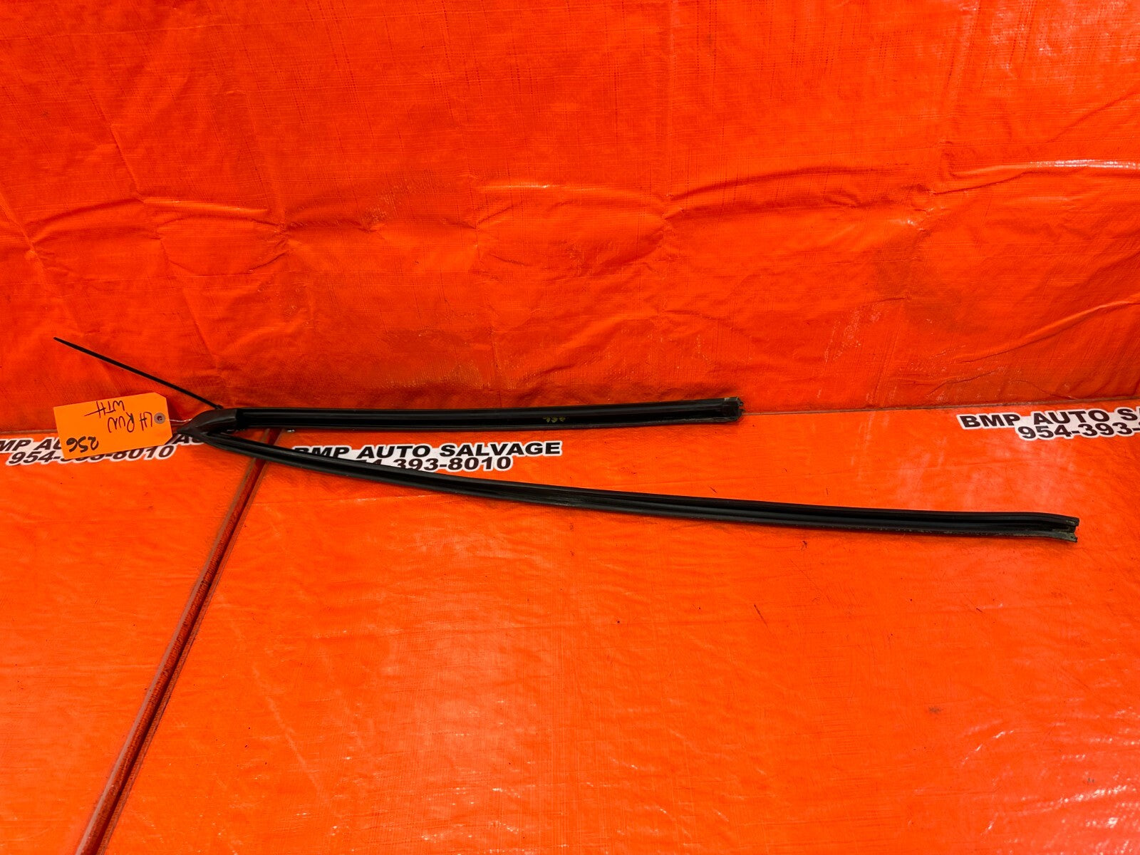 93 97 HONDA DEL SOL   DRIVER LEFT FRONT WINDOW GLASS RUN CHANNEL   OEM #2566