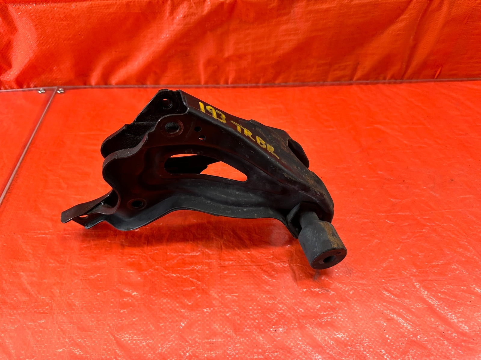 95 97 HONDA ODYSSEY   REAR TRANSMISSION MOUNTING BRACKET   OEM FACTORY #1930