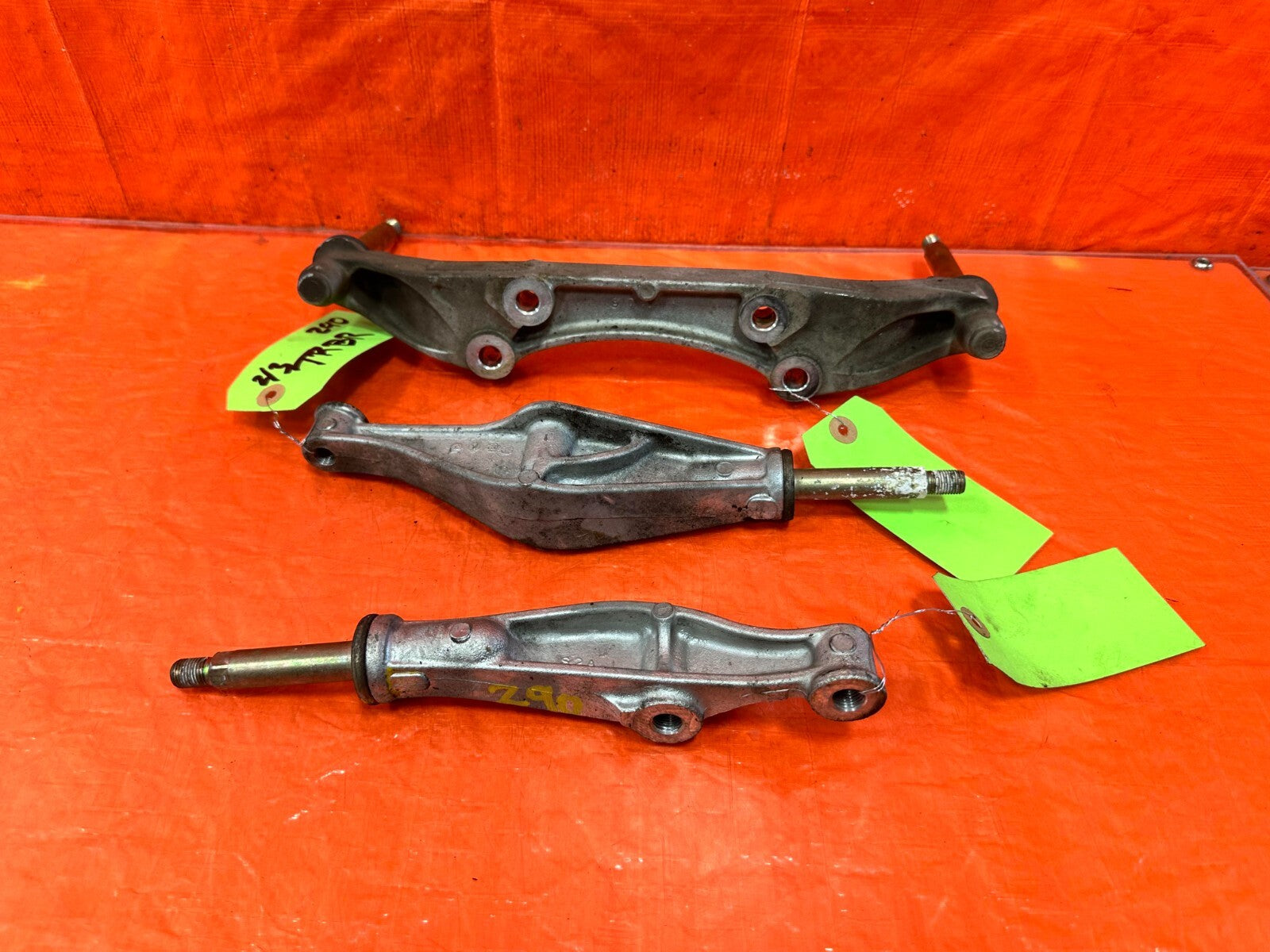 00 09 HONDA S2000   AP1 AP2 ALUMINUM DIFFERENTIAL MOUNTING BRACKETS   OEM #2905