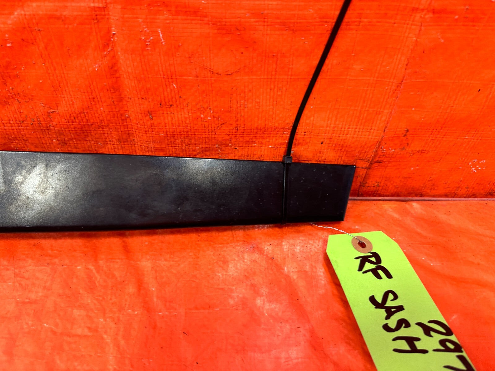 96 00 HONDA CIVIC   SEDAN   PASSENGER RIGHT FRONT DOOR SASH TRIM MOLDING OEM 2972