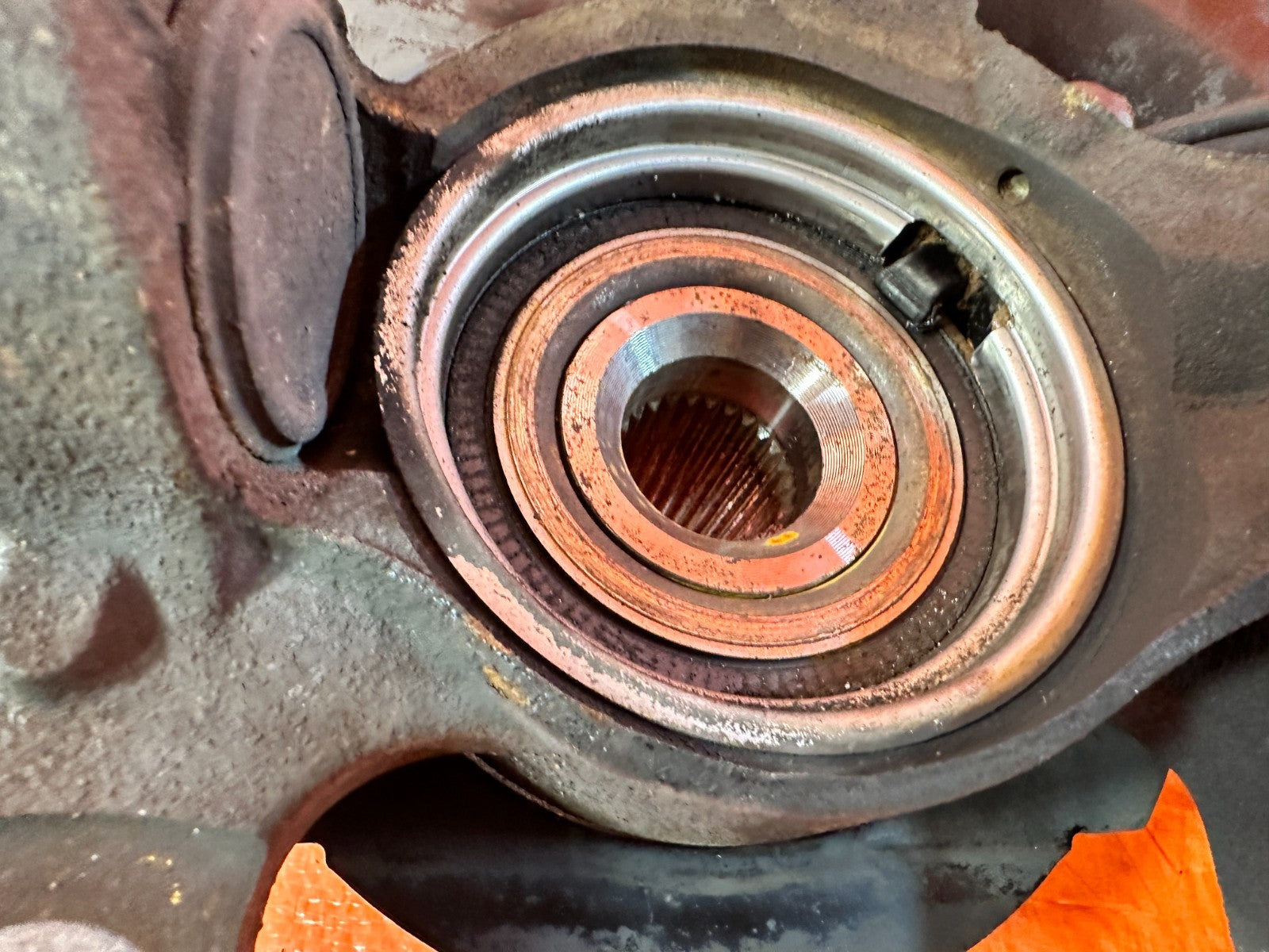 04 08 ACURA TSX   DRIVER LEFT FRONT SPINDLE KNUCKLE HUB   OEM FACTORY #32210