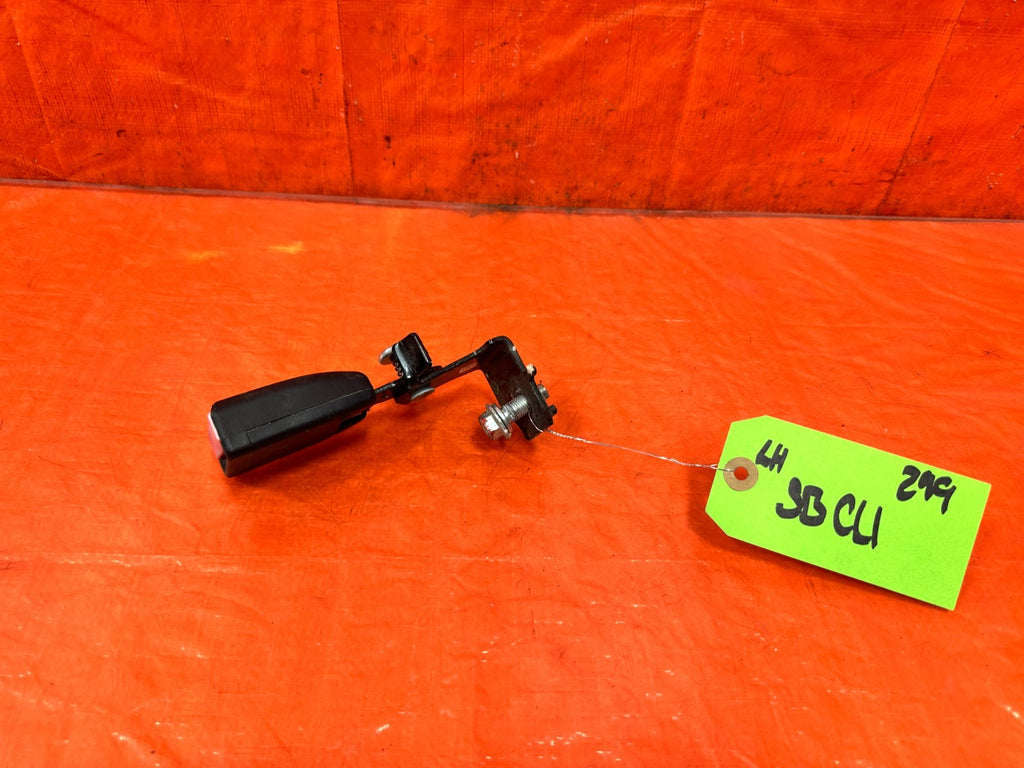 2013 13  HYUNDAI GENESIS COUPE   DRIVER LEFT REAR SEAT BELT CLIP   OEM #2990