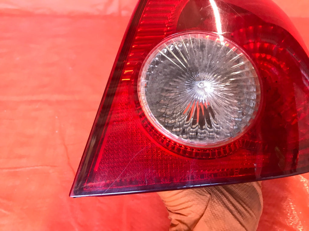 OEM 2006 2007 2007 TOYOTA COROLLA PASSENGER RIGHT OUTER TAIL LIGHT LAMP 07 081