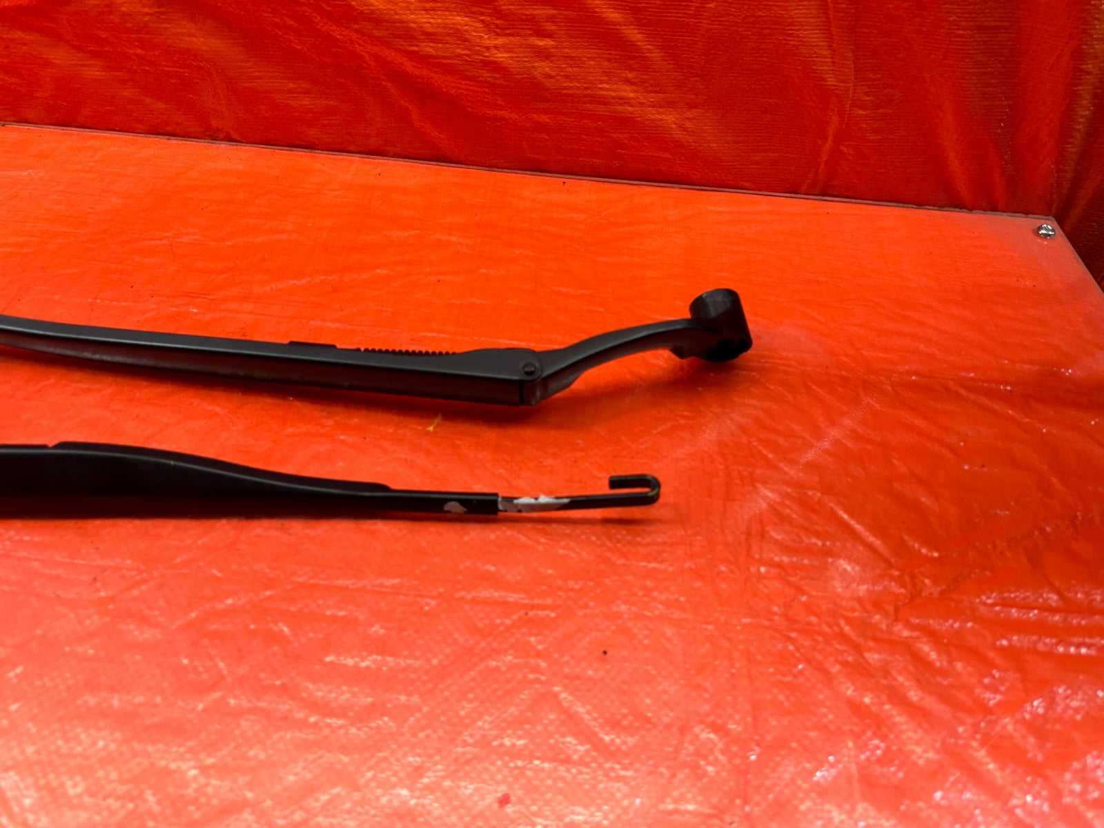 17 20 INFINITI Q60   LEFT & RIGHT WINDSHIELD WIPER ARMS   OEM FACTORY #2004
