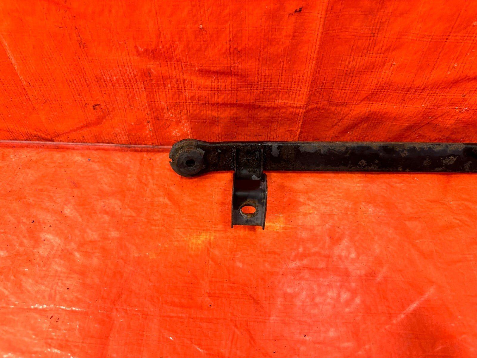 94 01 ACURA INTEGRA   AC CONDENSER ASSEMBLY MOUNTING BRACKET BAR MOUNT OEM #2844