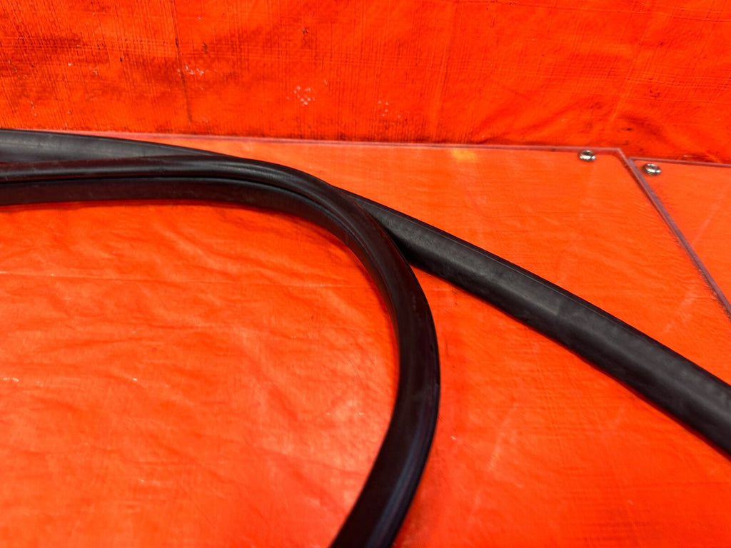 13 20 SUBARU BRZ   CHASSIS TO DOOR OPEN TRIM RUBBER STRIP RIGHT FRONT OEM #2926