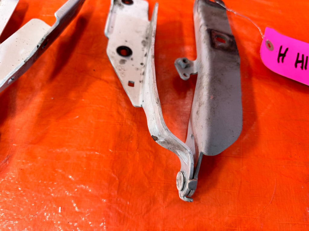 14 20 INFINITI Q50 & 17 20 Q60   LEFT & RIGHT HOOD HINGES   OEM FACTORY OE #2894