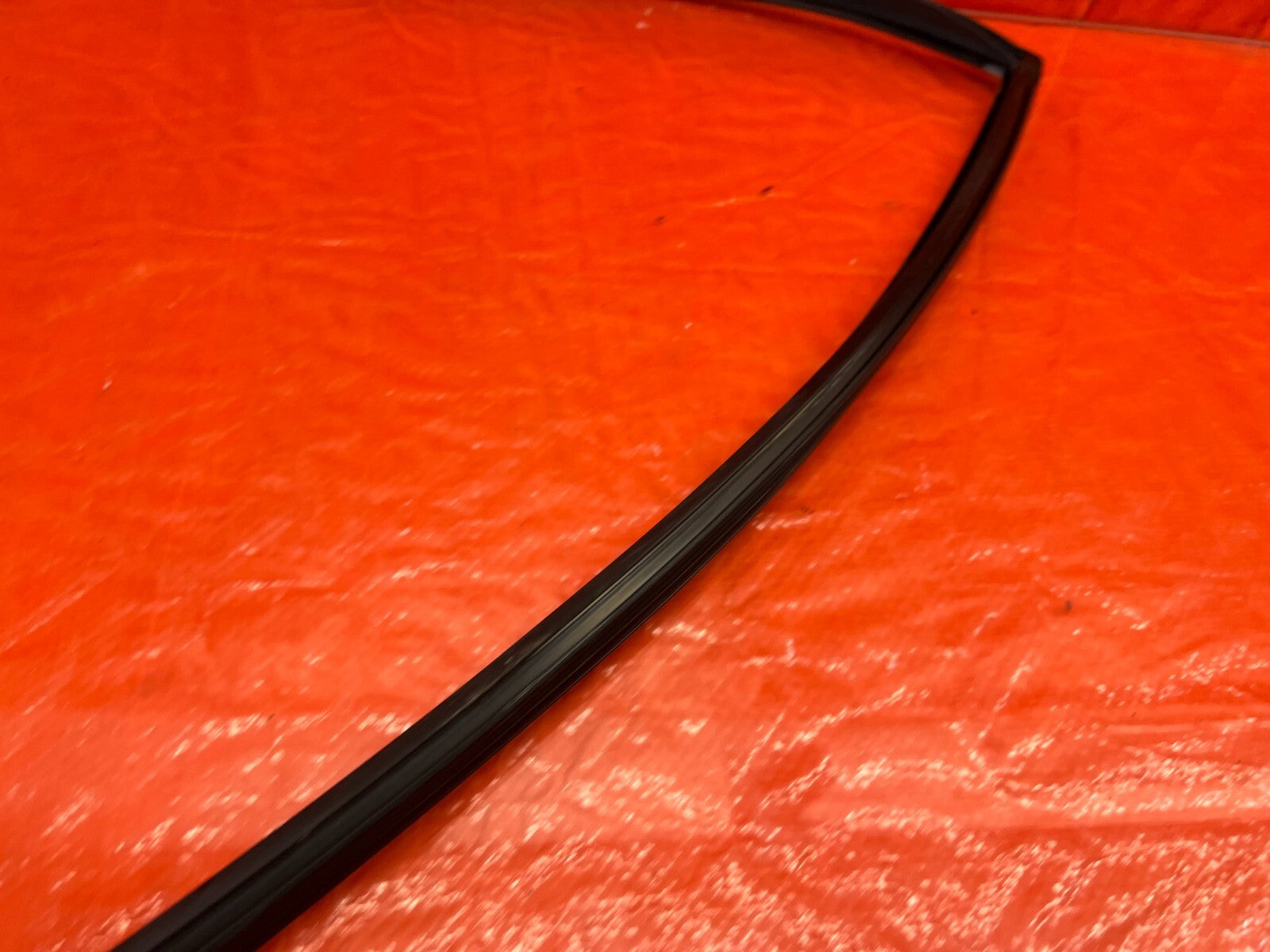 04 08 ACURA TL   PASSENGER RIGHT REAR WEATHER STRIP RUN CHANNEL   OEM #2347