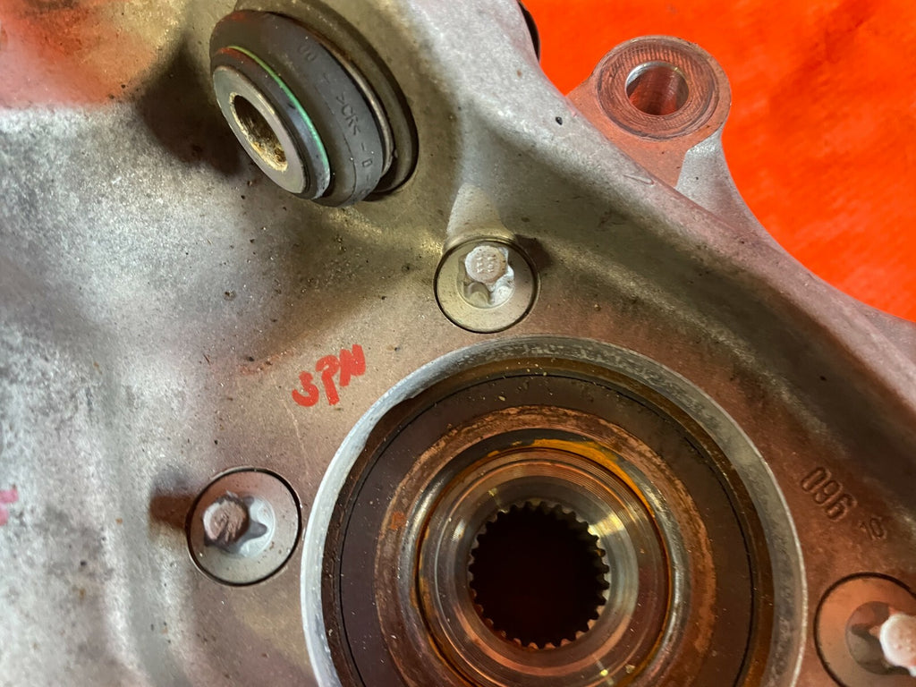 15 20 MERCEDES BENZ C300 W205 4MATIC   DRIVER LEFT REAR SPINDLE KNUCKLE HUB OEM6