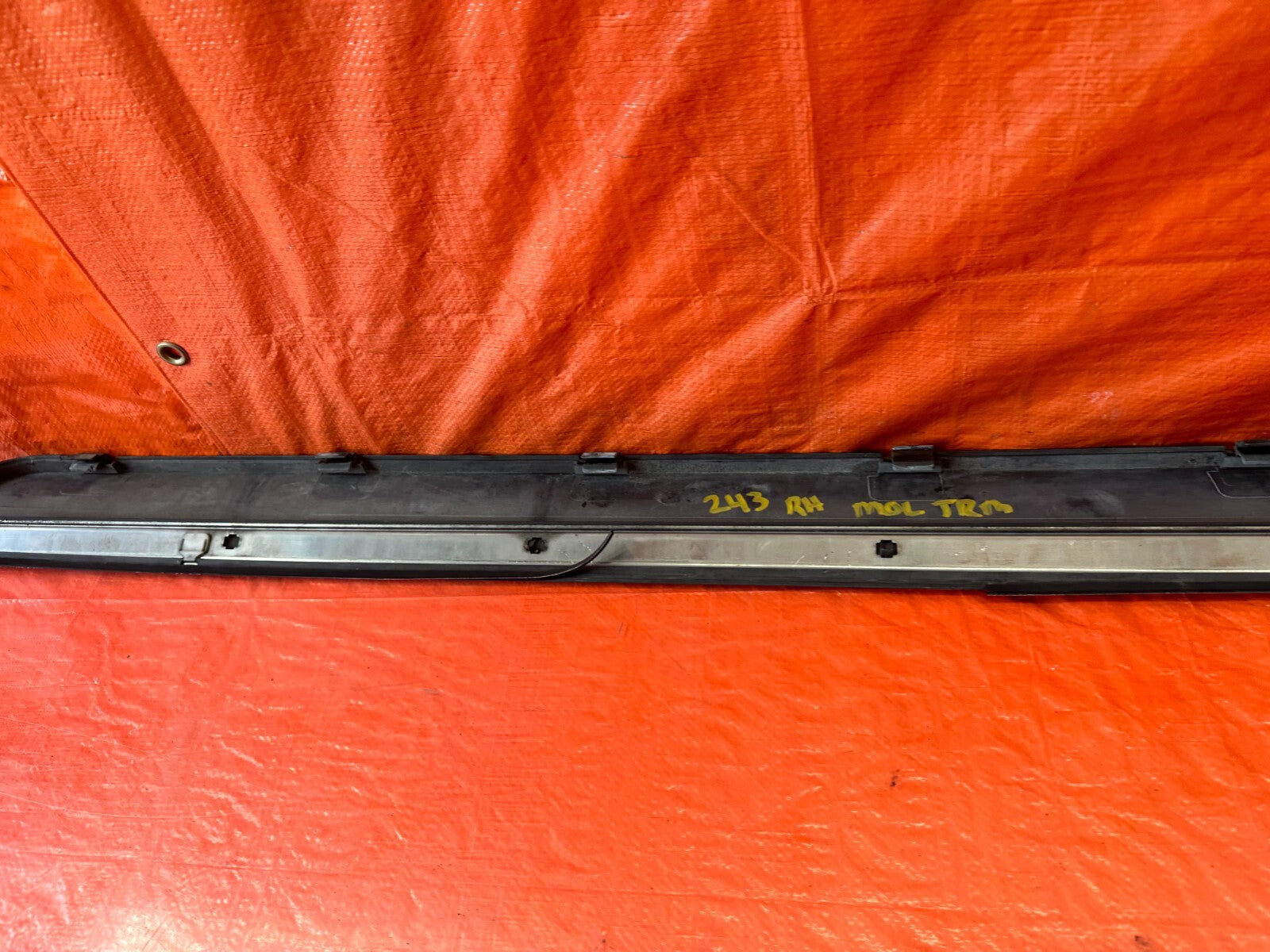 88 89 HONDA CRX   RIGHT   LOWER DOOR MOLDING TRIM INSERT LINER LINING OEM #24311