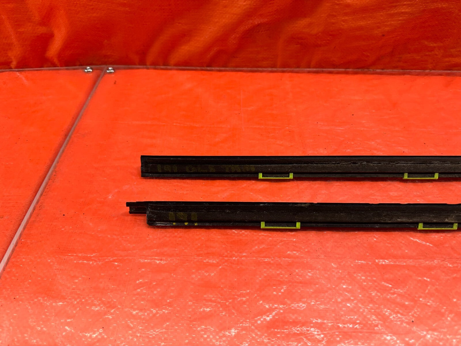 96 00 HONDA CIVIC COUPE HATCH EXTERIOR DOOR WINDOW GLASS TRIM SET LEFT RIGHT 19112