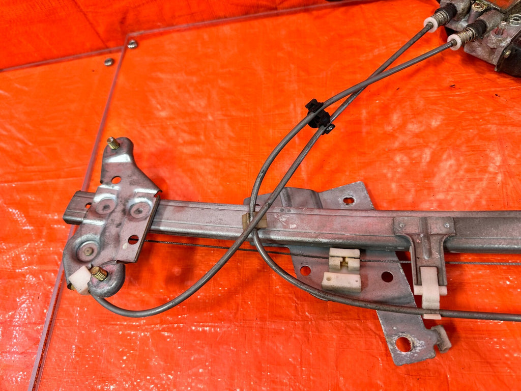 90 97 MAZDA MX 5 MIATA   PASSENGER RIGHT WINDOW REGULATOR   OEM FACTORY #2678
