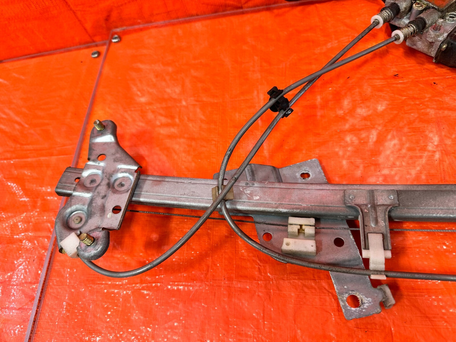 90 97 MAZDA MX 5 MIATA   PASSENGER RIGHT WINDOW REGULATOR   OEM FACTORY #2678