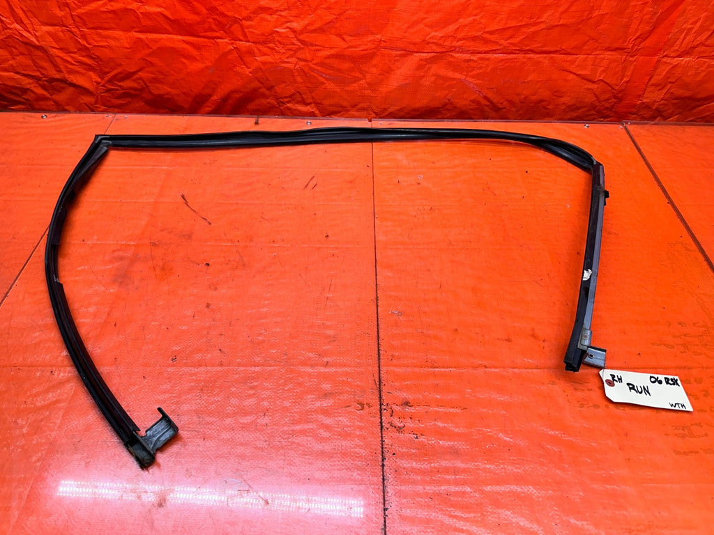 02 06 ACURA RSX RIGHT PASSENGER DOOR WINDOW RUN CHANNEL SEAL OEM #06RSX0
