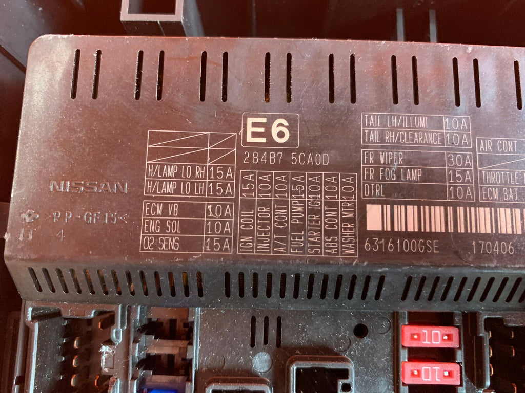 OEM 2017 2018 Q60   2018 Q50 FUSE BOX JUNCTION CONTROL PANEL 284B7 5CA0D 5