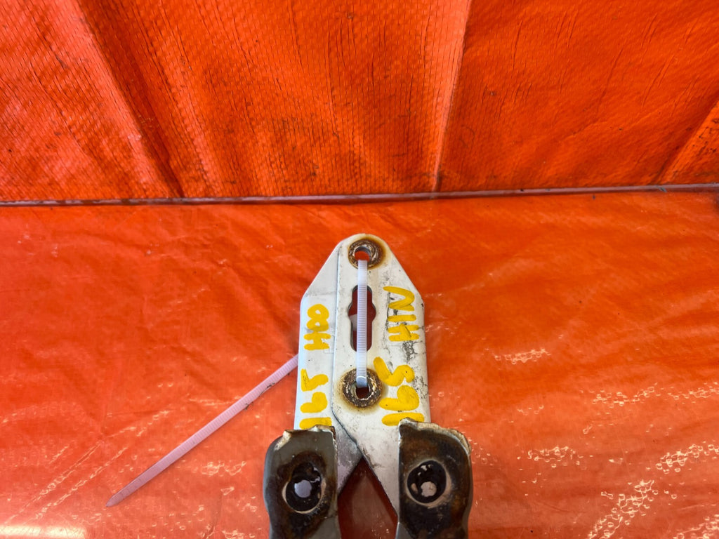 94 01 ACURA INTEGRA   HOOD HINGE SET   LEFT AND RIGHT   WHITE COLOR   OEM OE 1655