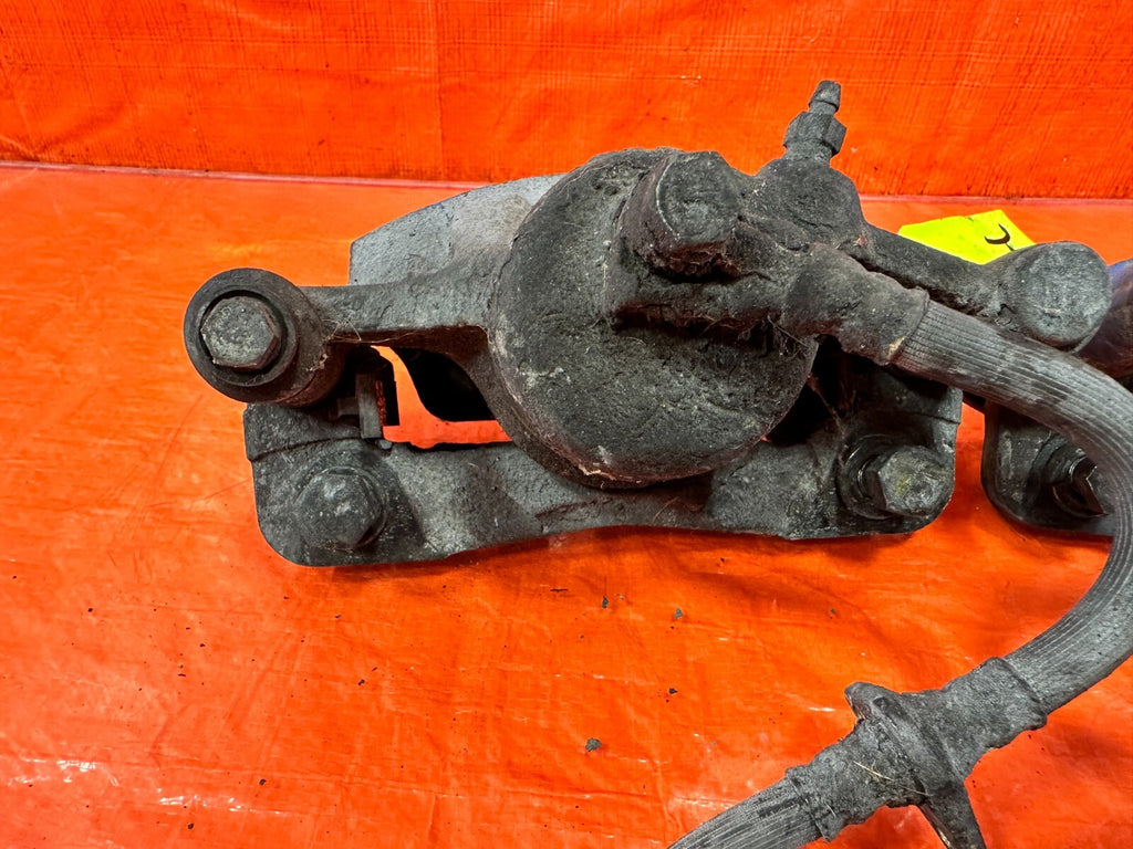 88 89 HONDA CRX DX SI   FRONT BRAKE CALIPERS   LEFT RIGHT CALIPER SET    OEM 27711