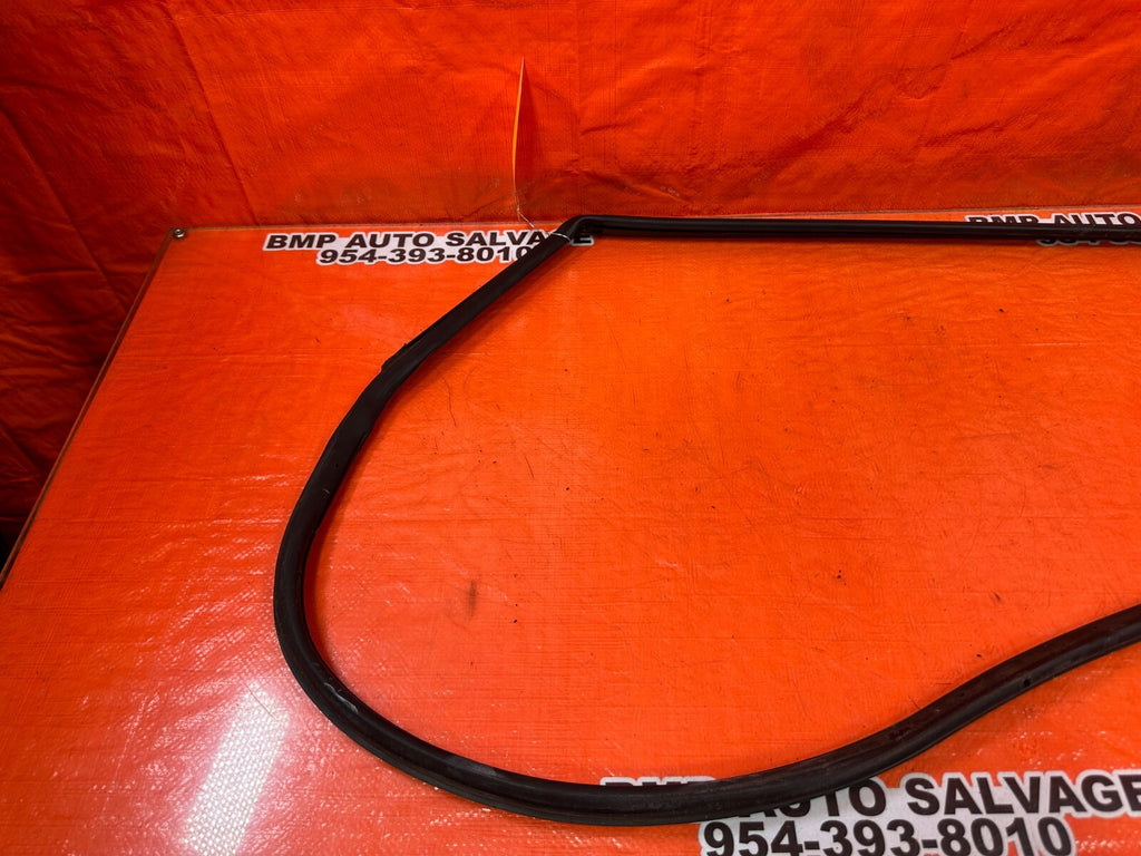 06 11 CIVIC 4D SEDAN   PASSENGER RIGHT FRONT WEATHER STRIP SEAL GASKET OEM #2607