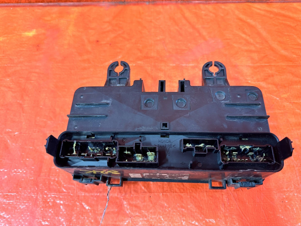 00 05 HONDA S2000   EXTERIOR ENGINE BAY UNDER THE HOOD FUSE BOX PANEL   OEM #S2K2