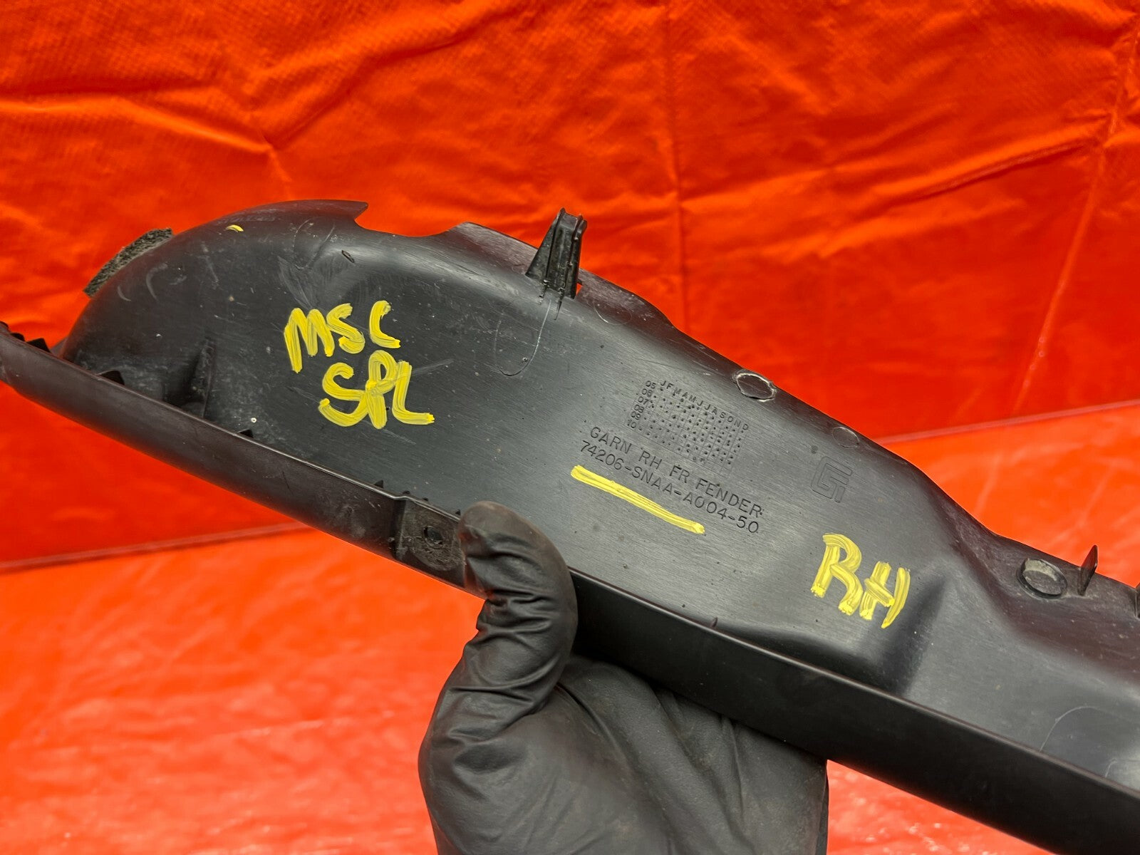 06 11 HONDA CIVIC SI   UNDER HOOD FENDER TRIM   PASSENGER RIGHT SIDE   OEM OE9