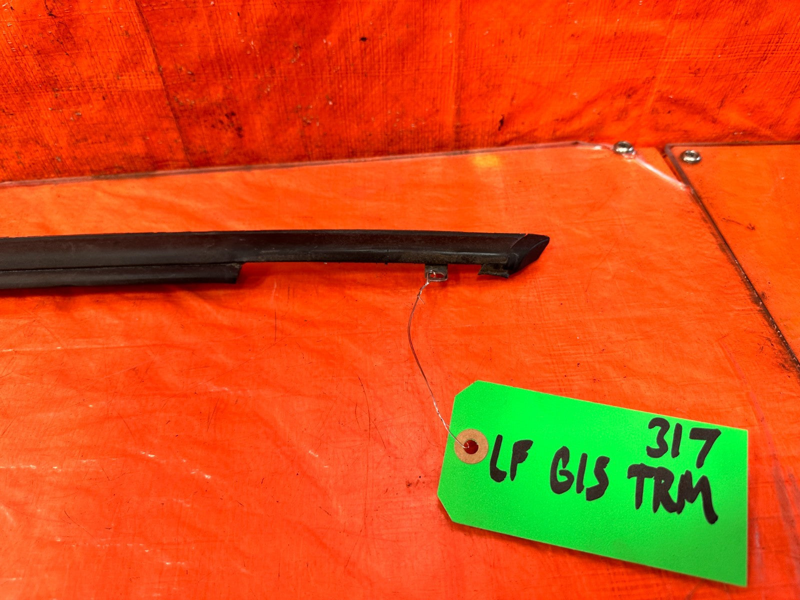 90 91 HONDA CIVIC HATCHBACK   DRIVER LEFT EXTERIOR WINDOW GLASS TRIM   OEM 3171