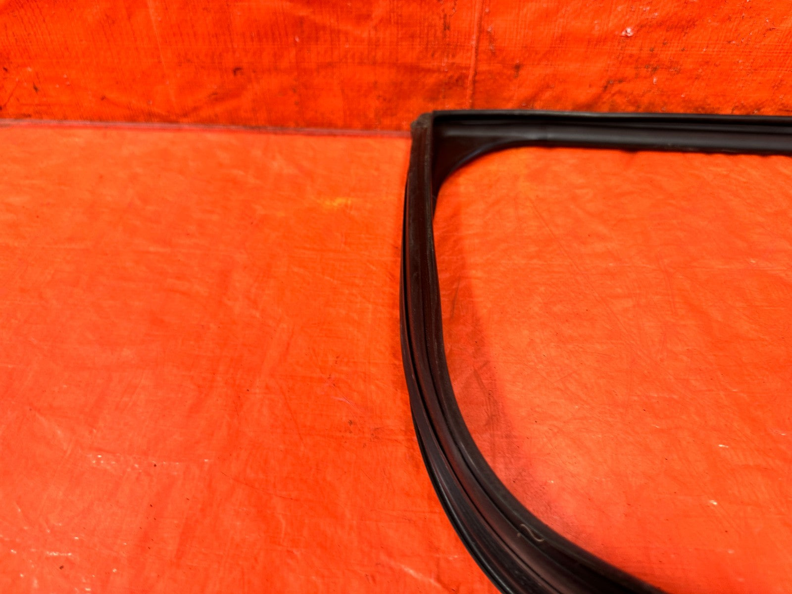 09 14 ACURA TSX   DRIVER LEFT REAR WINDOW GLASS RUN CHANNEL   OEM 3056