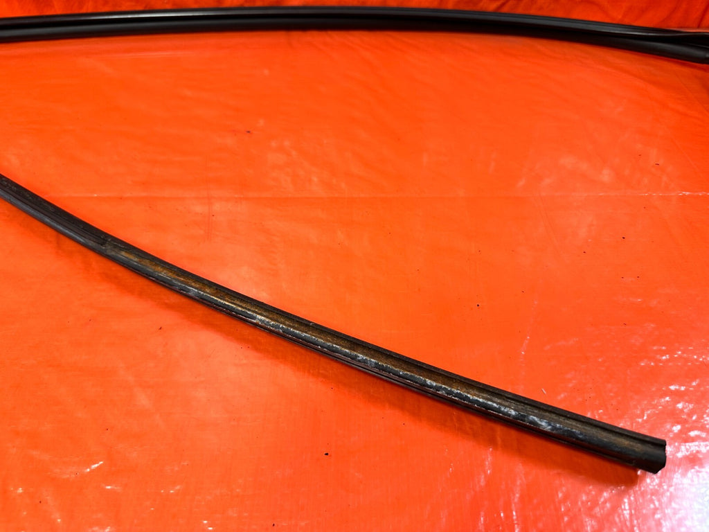 06 11 CIVIC 4D SEDAN   PASSENGER RIGHT FRONT WEATHER STRIP RUN CHANNEL OEM #2708
