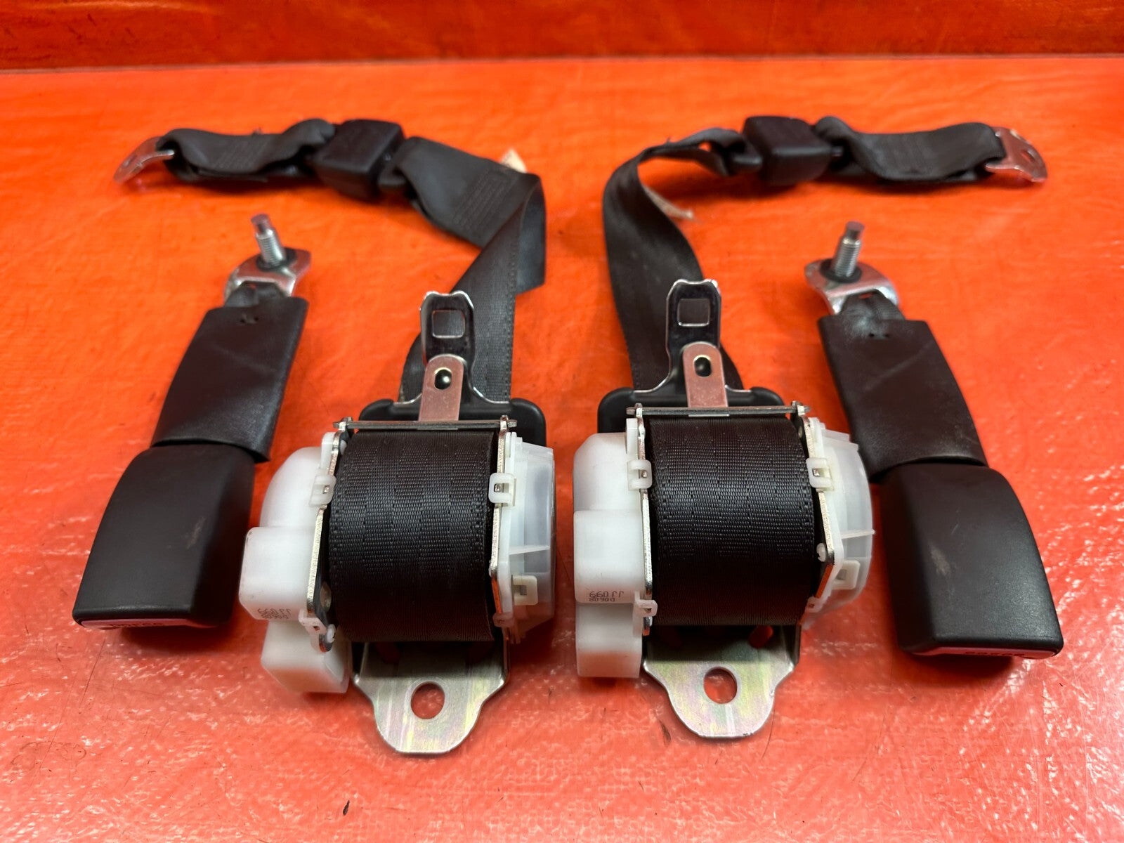 09 15 INFINITI G37 CONVERTIBLE   REAR SEAT BELTS W/ BUCKLES LEFT RIGHT OEM #2322