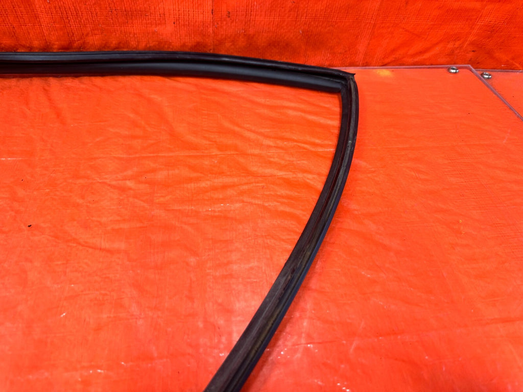 06 11 CIVIC 4D SEDAN   DRIVER LEFT REAR WEATHER STRIP RUN CHANNEL   OEM #2824