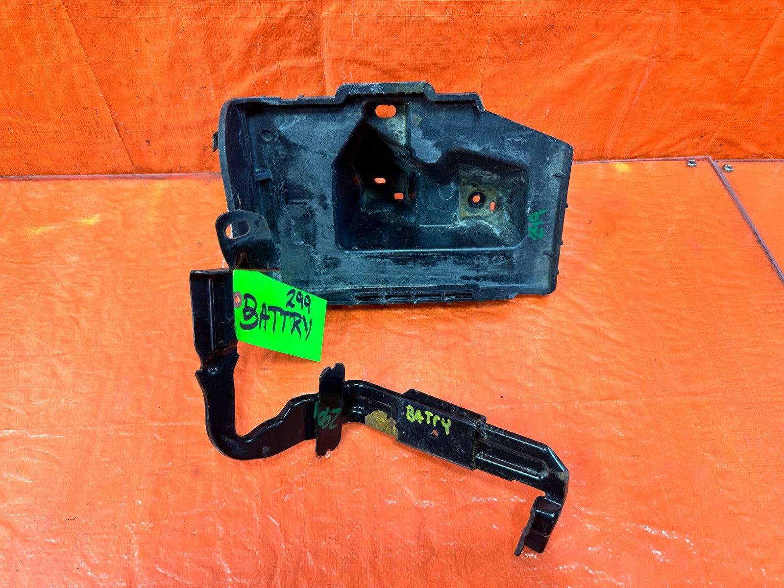 10 16 HYUNDAI GENESIS COUPE 3.8L BATTERY TRAY MOUNTING BRACKET W/ COVER OEM #2990