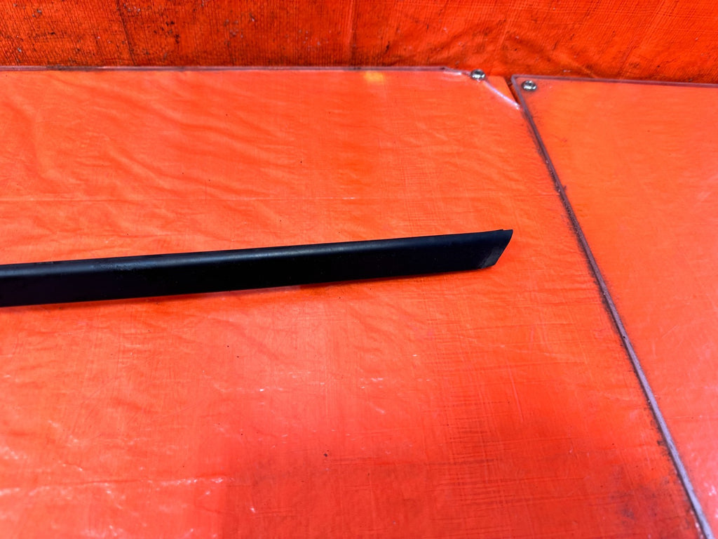 18 22 HONDA ACCORD   PASSENGER RIGHT EXTERIOR WINDSHIELD TRIM PLASTIC   OEM #3244