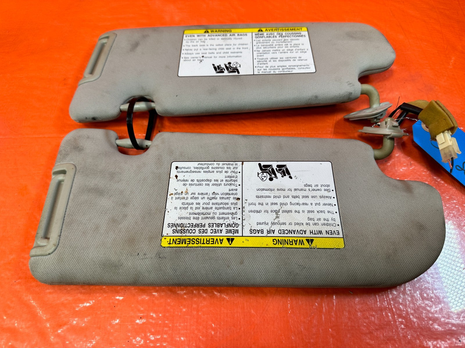 08 15 INFINITI G37 & Q60 2D COUPE   LEFT AND RIGHT SUN VISORS PAIR SET   OEM 3201