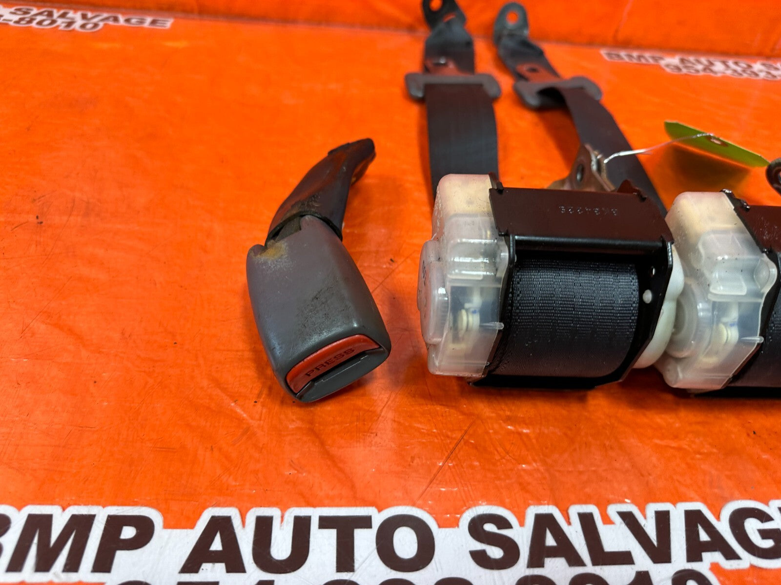 00 01 TOYOTA CELICA   REAR SEAT BELT SET   LEFT & RIGHT SEAT BELTS GRAY OEM 2508