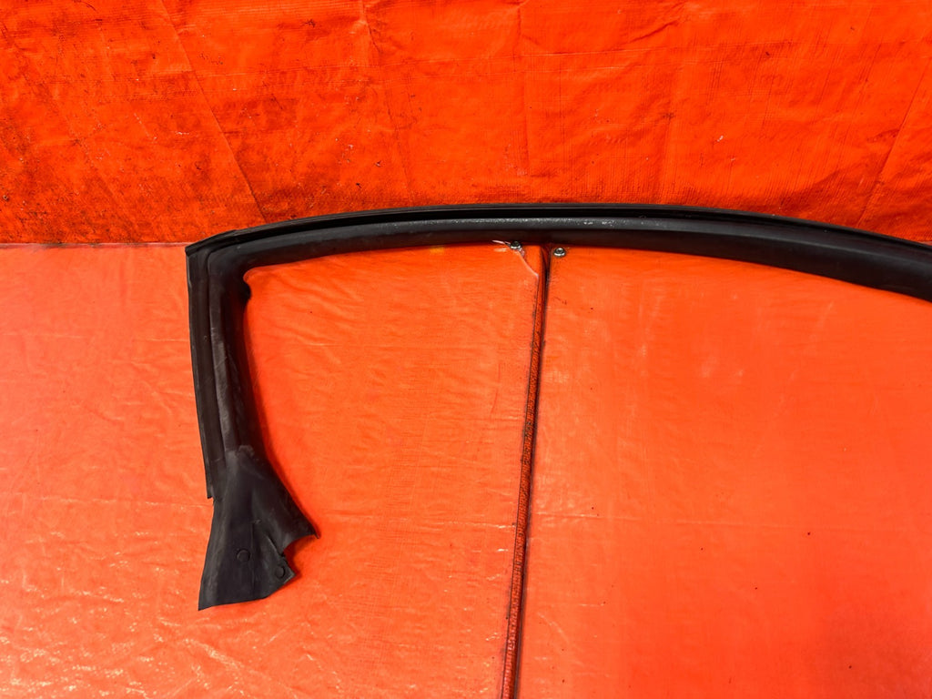 10 16 HYUNDAI GENESIS COUPE   RIGHT DOOR UPPER WEATHER STRIP SEAL OEM #3186