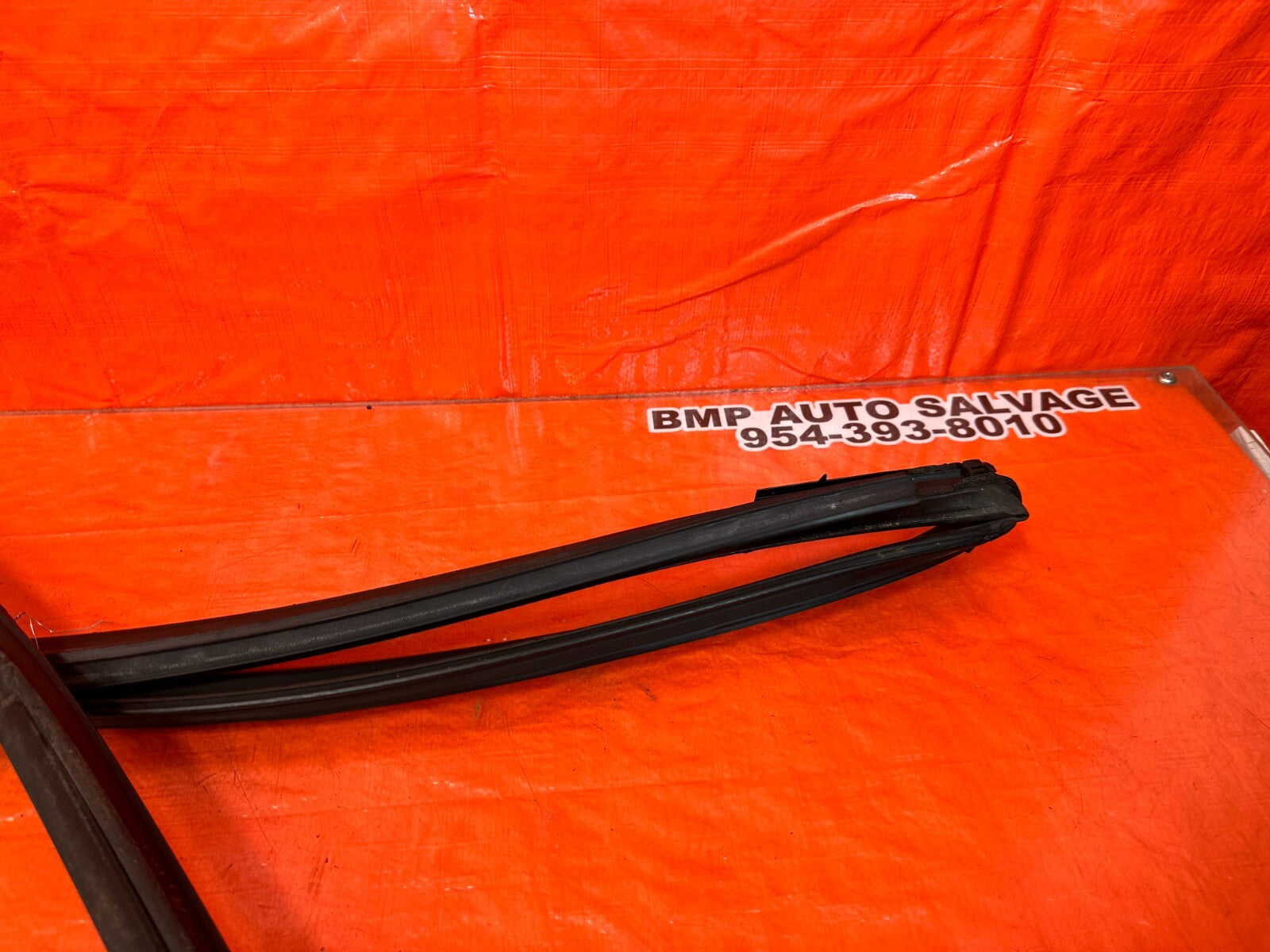 14 21 INFINITI Q50   DRIVER LEFT FRONT WINDOW GLASS RUN CHANNEL   OEM #87881
