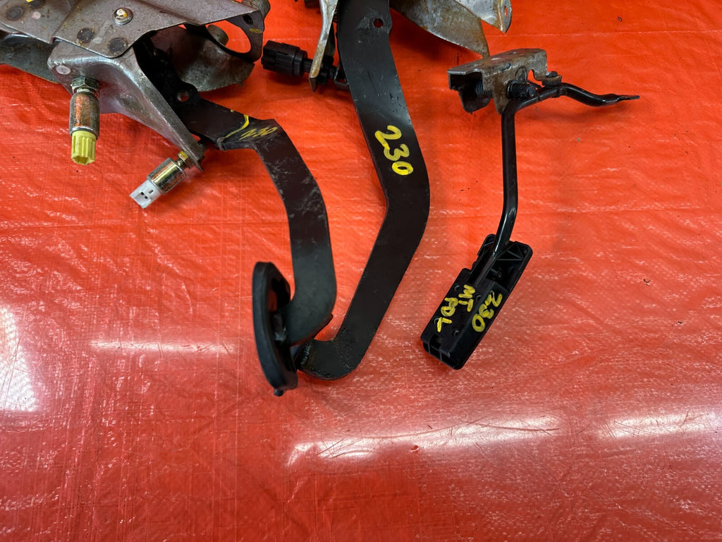 02 05 HONDA CIVIC SI EP3 HATCH   MANUAL PEDALS   GAS BRAKE CLUTCH   OEM #2308