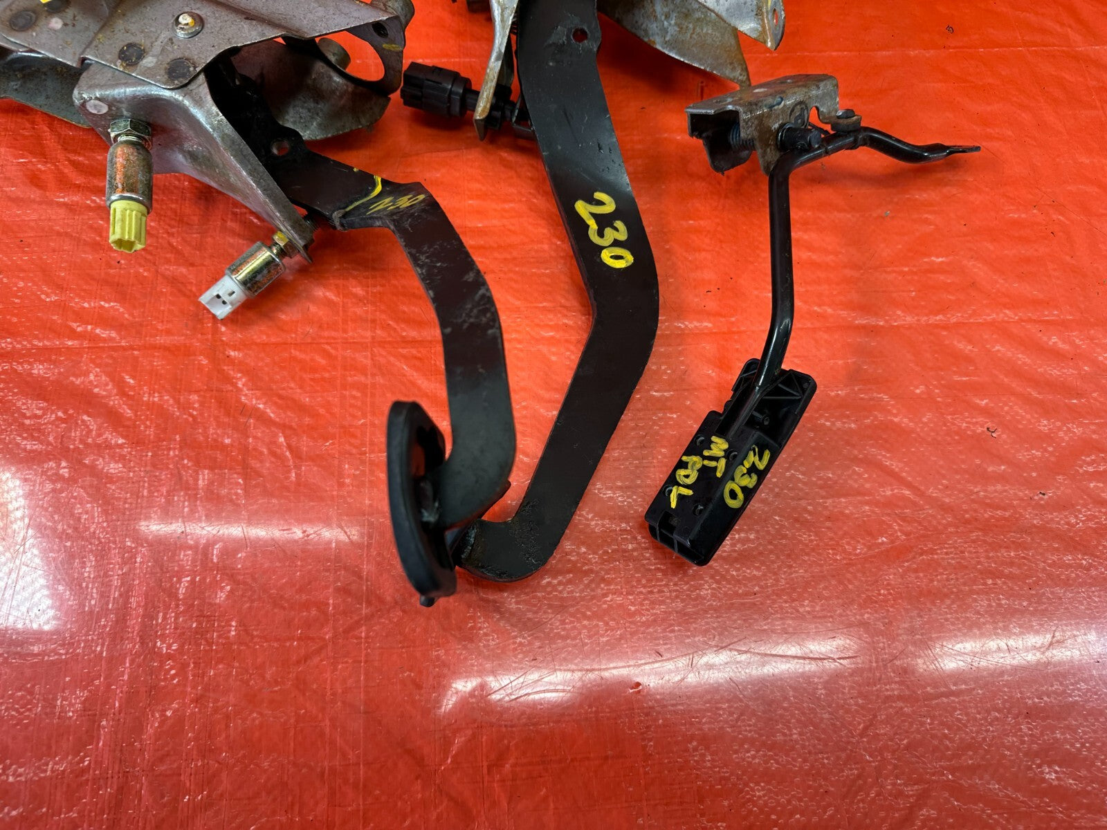 02 05 HONDA CIVIC SI EP3 HATCH   MANUAL PEDALS   GAS BRAKE CLUTCH   OEM #2308