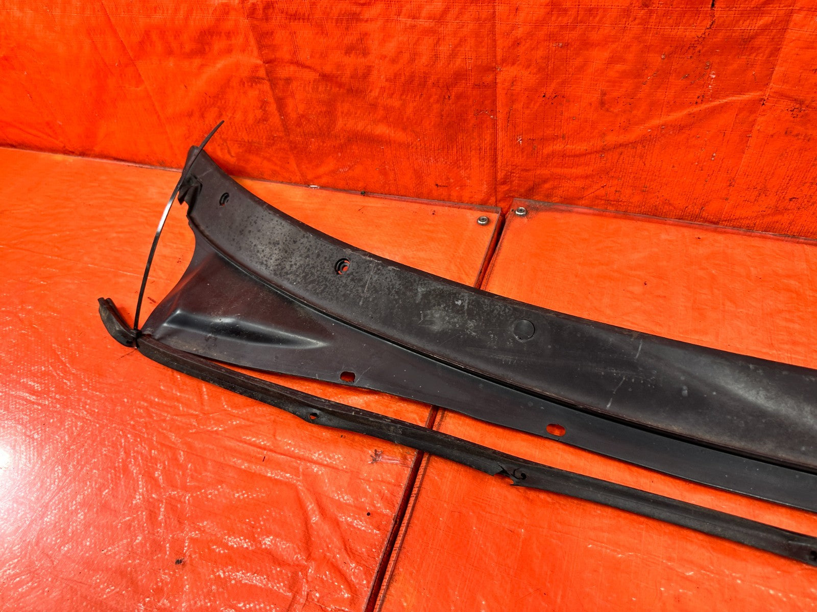 90 91 HONDA CIVIC HATCHBACK   WINDSHIELD WIPER COWL TRIM PLASTIC   OEM 3177